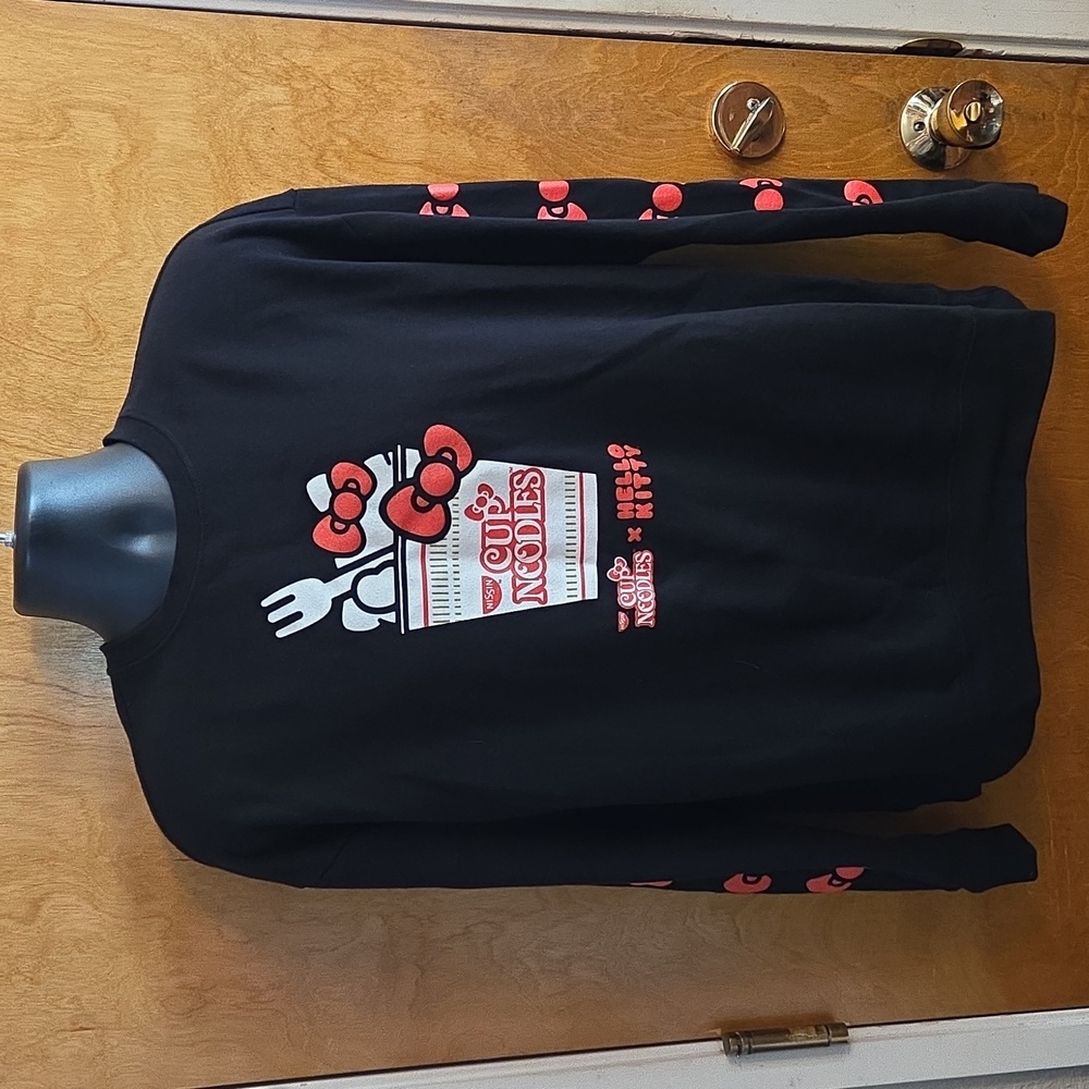 Hello Kitty x Nissin Cup Noodles Sweatshirt Womens Size Large Black Crewneck